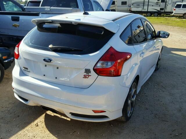 1FADP3L94EL310995 - 2014 FORD FOCUS WHITE photo 4