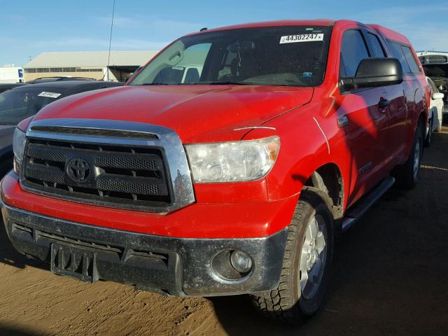 5TFUW5F16BX184478 - 2011 TOYOTA TUNDRA DOU RED photo 2