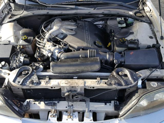 1LNHM86SX2Y708786 - 2002 LINCOLN LS 奶油色 照片 7