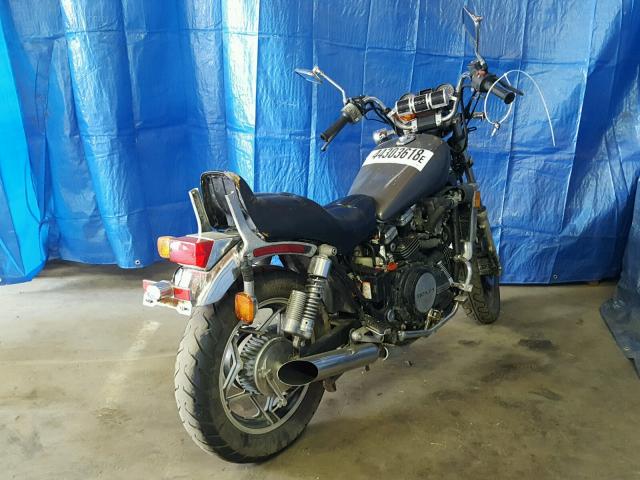 JH2RC071XDM109021 - 1983 HONDA VF750 C GRAY photo 4