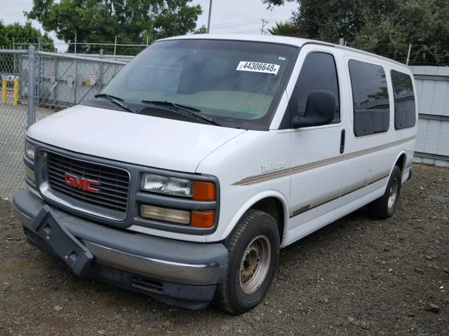 1GDFG15R8V1007746 - 1997 GMC SAVANA RV WHITE photo 2