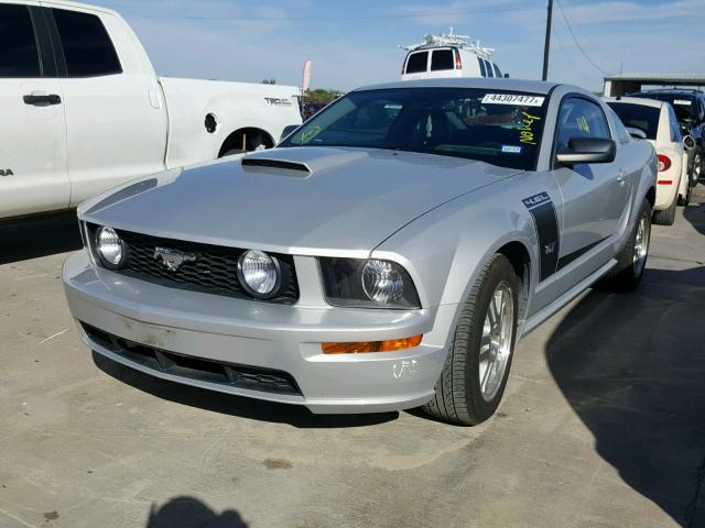 1ZVHT82H875350126 - 2007 FORD MUSTANG GT SILVER photo 2