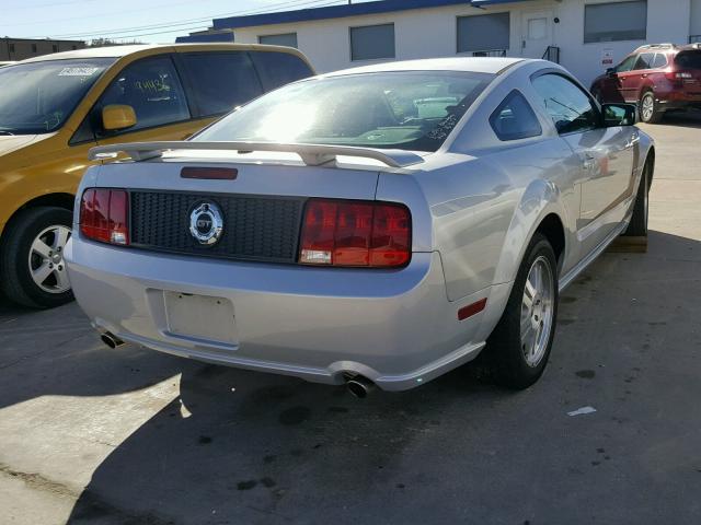 1ZVHT82H875350126 - 2007 FORD MUSTANG GT SILVER photo 4