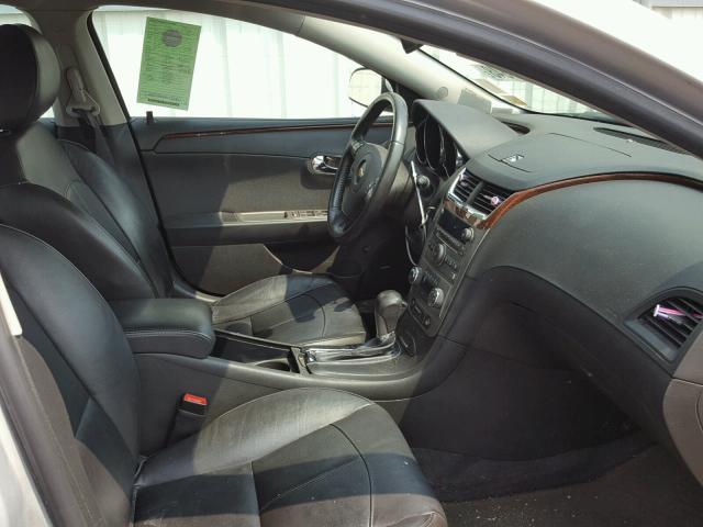 1G1ZE5E14BF390651 - 2011 CHEVROLET MALIBU LTZ ვერცხლისფერი ფოტო 5