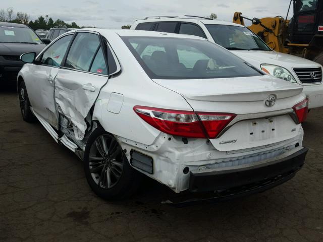 4T1BF1FK8HU341927 - 2017 TOYOTA CAMRY LE WHITE photo 3