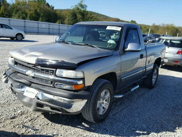 1GCEK14T0YZ198001 - 2000 CHEVROLET SILVERADO TAN photo 2