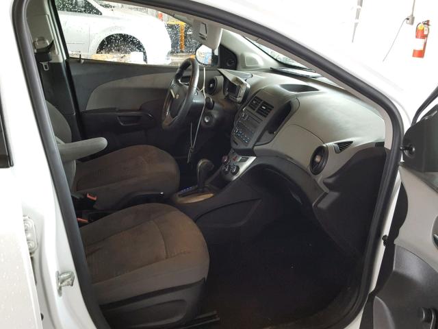 1G1JA5SH1D4215900 - 2013 CHEVROLET SONIC LS WHITE photo 5