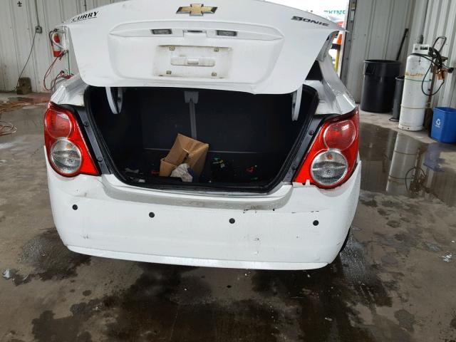 1G1JA5SH1D4215900 - 2013 CHEVROLET SONIC LS WHITE photo 9