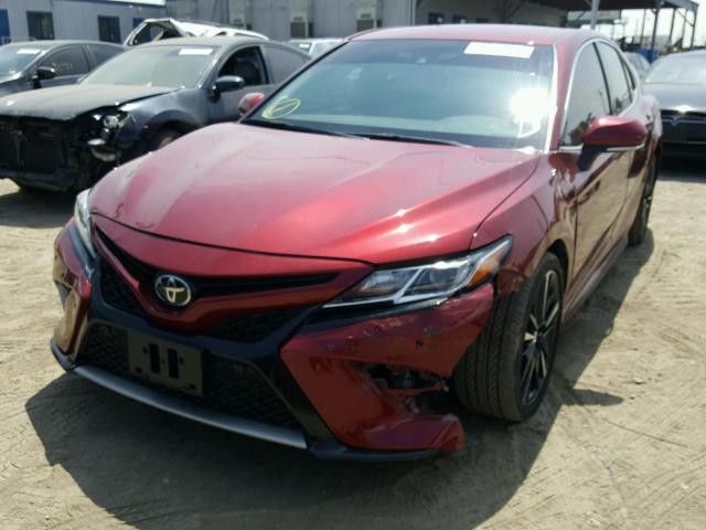 4T1B61HK7JU546738 - 2018 TOYOTA CAMRY XSE RED photo 2