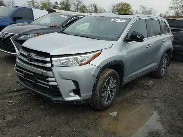 5TDJZRFH7HS512407 - 2017 TOYOTA HIGHLANDER SILVER photo 2