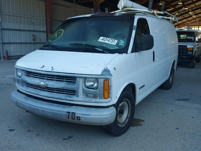 1GCFG25W711153209 - 2001 CHEVROLET EXPRESS G2 WHITE photo 2