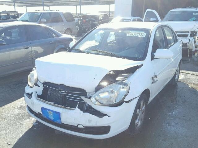 KMHCN46C67U136770 - 2007 HYUNDAI ACCENT GLS WHITE photo 2