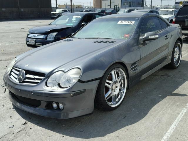 WDBSK75F73F043436 - 2003 MERCEDES-BENZ SL 500R CHARCOAL photo 2