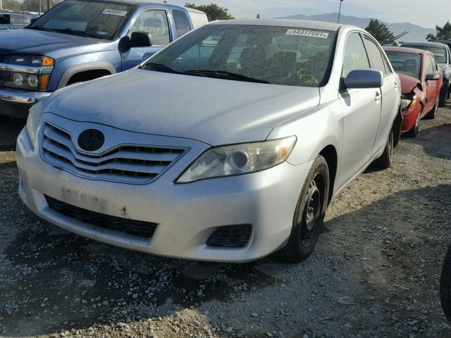 4T1BF3EK0AU053970 - 2010 TOYOTA CAMRY BASE SILVER photo 2