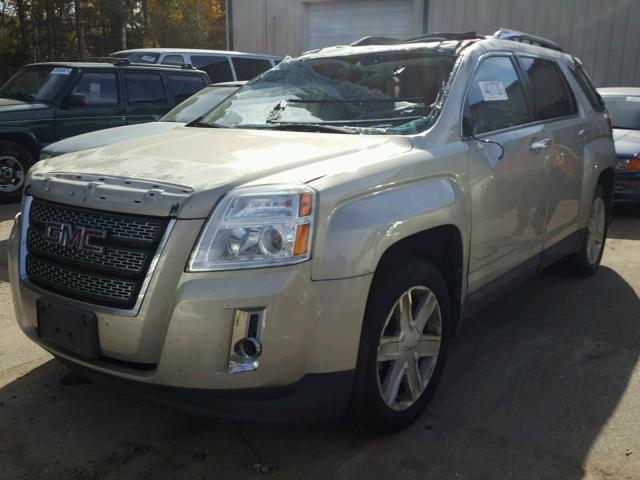 2CTFLJEY8A6344128 - 2010 GMC TERRAIN GOLD photo 2