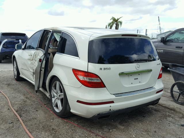 4JGCB6FE9BA116612 - 2011 MERCEDES-BENZ R 350 4MAT WHITE photo 3