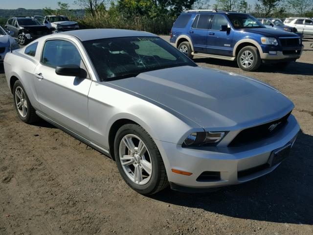 1ZVBP8AN3A5150358 - 2010 FORD MUSTANG SILVER photo 1