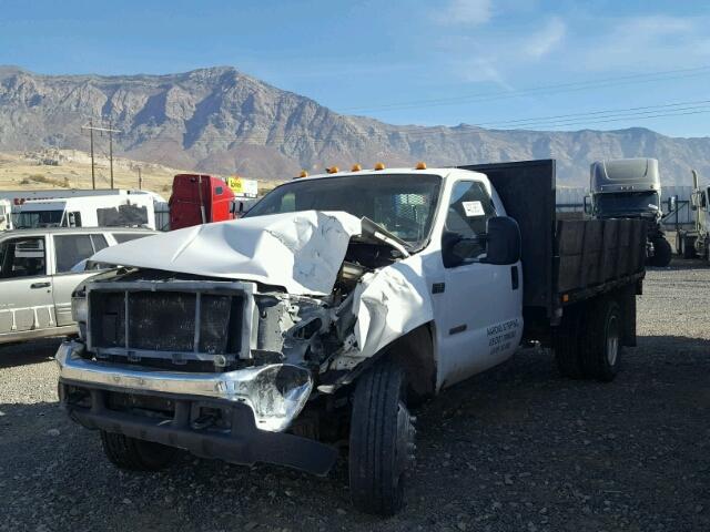 1FDAF57P44EC03433 - 2004 FORD F550 SUPER WHITE photo 2