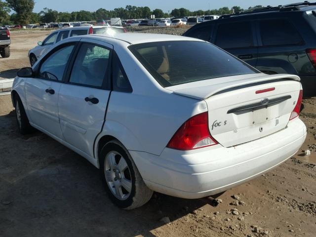 1FAFP3433YW255929 - 2000 FORD FOCUS SE WHITE photo 3