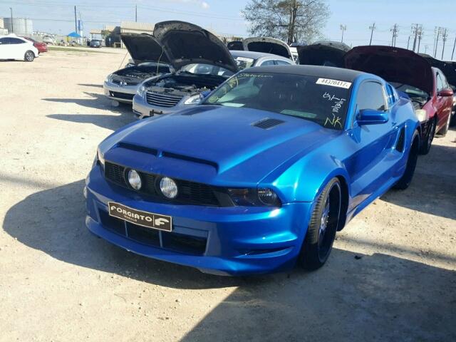 1ZVBP8CF6C5232402 - 2012 FORD MUSTANG BLUE photo 2