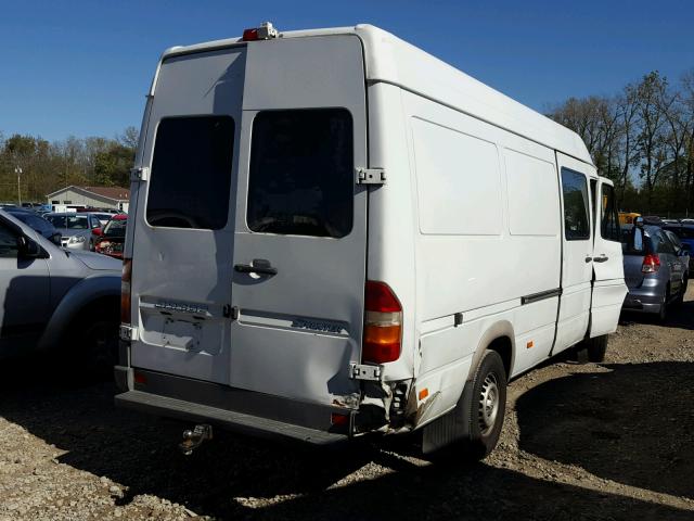 WD0PD744055814563 - 2005 DODGE SPRINTER WHITE photo 4