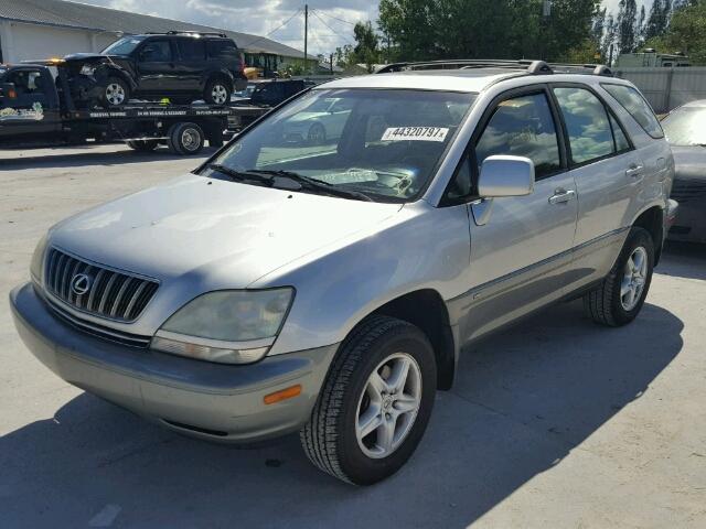 JTJGF10U220138029 - 2002 LEXUS RX 300 SILVER photo 2