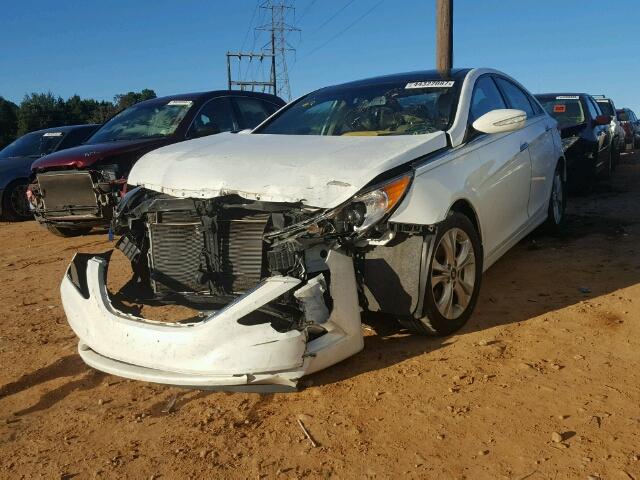 5NPEC4AC0DH632180 - 2013 HYUNDAI SONATA SE WHITE photo 2