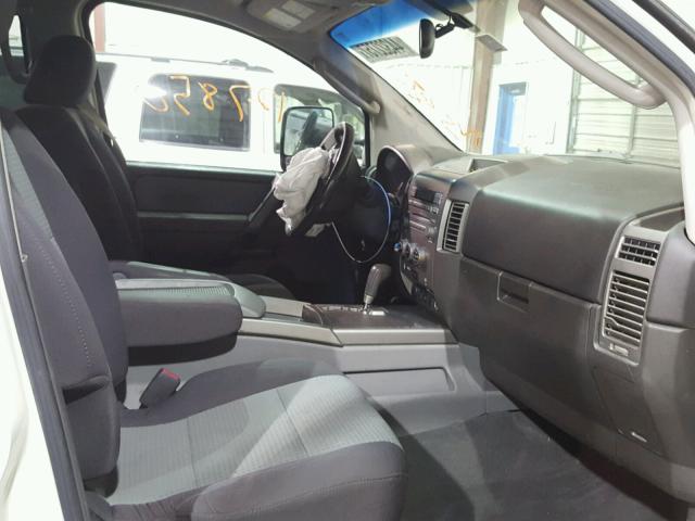 1N6BA07B35N557005 - 2005 NISSAN TITAN XE WHITE photo 5