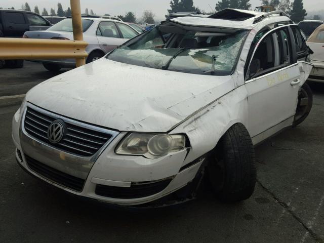 WVWLK73C68E007216 - 2008 VOLKSWAGEN PASSAT WAG WHITE photo 2