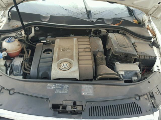 WVWLK73C68E007216 - 2008 VOLKSWAGEN PASSAT WAG WHITE photo 7