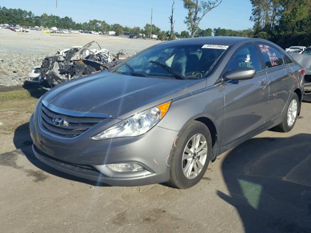 5NPEB4AC2DH776445 - 2013 HYUNDAI SONATA GLS GRAY photo 2