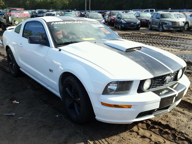 1ZVHT82H485132573 - 2008 FORD MUSTANG WHITE photo 1