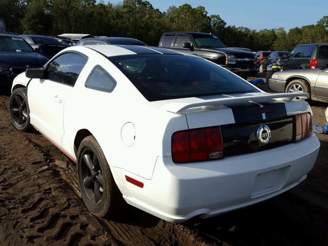 1ZVHT82H485132573 - 2008 FORD MUSTANG WHITE photo 3