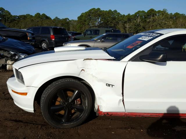 1ZVHT82H485132573 - 2008 FORD MUSTANG WHITE photo 9