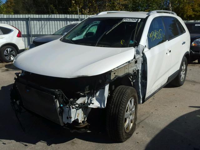 5XYKT4A67CG231888 - 2012 KIA SORENTO BA WHITE photo 2