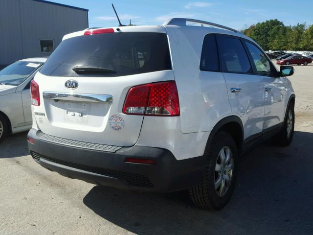 5XYKT4A67CG231888 - 2012 KIA SORENTO BA WHITE photo 4