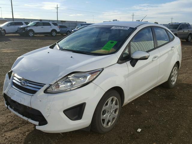 3FADP4BJ0DM208169 - 2013 FORD FIESTA SE WHITE photo 2