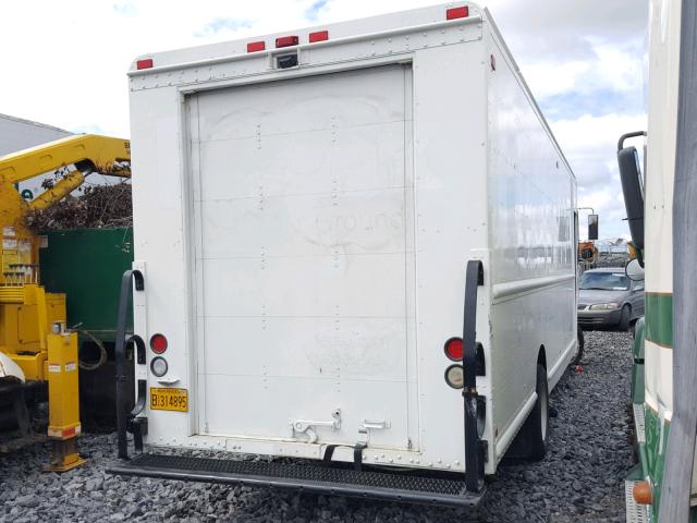 4UZAARDU5ACAN9031 - 2010 FREIGHTLINER CHASSIS M WHITE photo 4