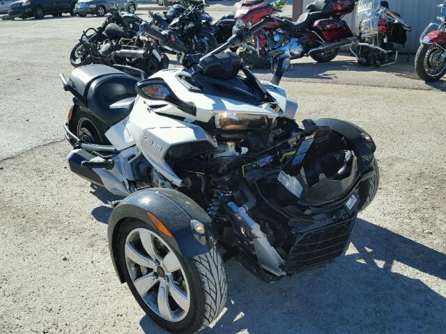 2BXRDDD28FV001272 - 2015 CAN-AM SPYDER ROA WHITE photo 1