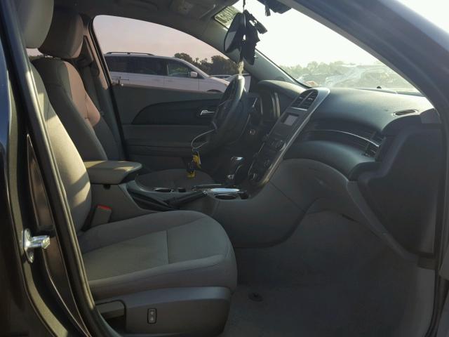 1G11B5SL8EF192686 - 2014 CHEVROLET MALIBU LS ნაცრისფერი ფოტო 5