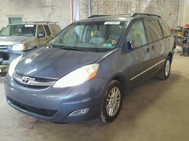 5TDBK22C98S016762 - 2008 TOYOTA SIENNA XLE GRAY photo 2