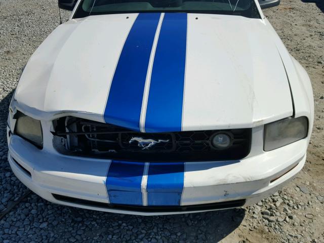 1ZVFT80N765127493 - 2006 FORD MUSTANG WHITE photo 7