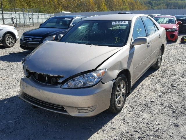 4T1BF32K75U591334 - 2005 TOYOTA CAMRY LE 金色 照片 2