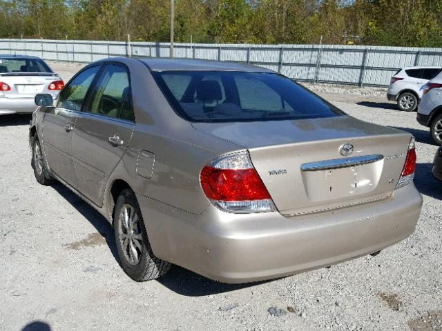 4T1BF32K75U591334 - 2005 TOYOTA CAMRY LE 金色 照片 3