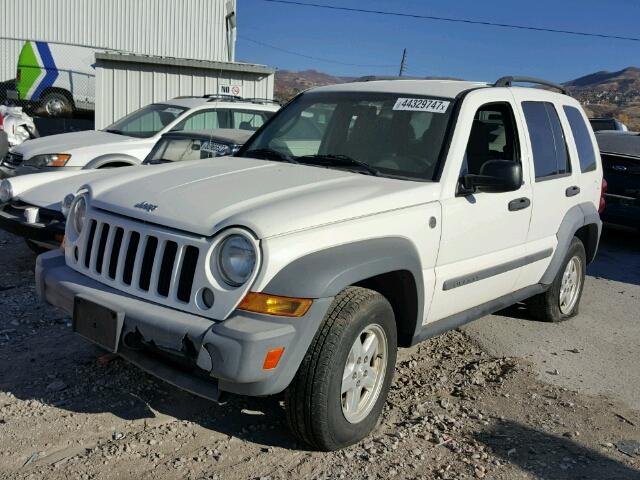 1J4GL48K35W658042 - 2005 JEEP LIBERTY SP WHITE photo 2