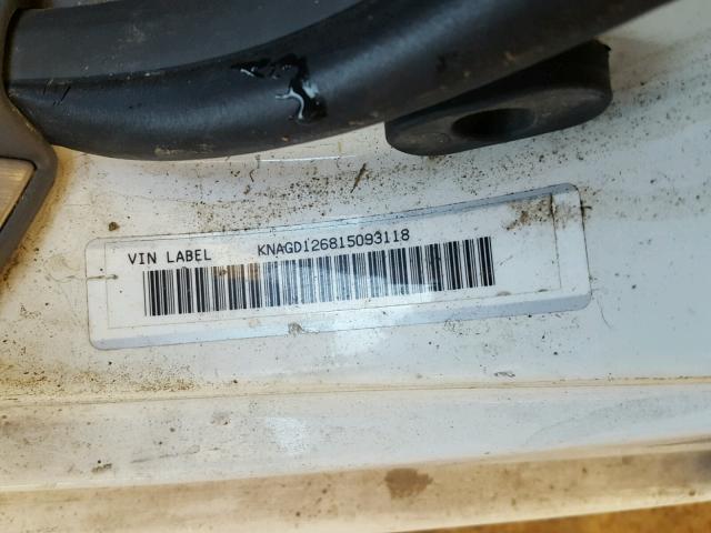 KNAGD126815093118 - 2001 KIA OPTIMA WHITE photo 10