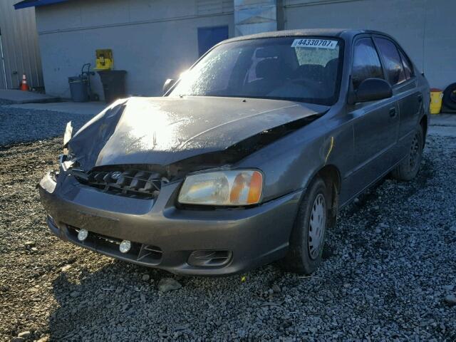 KMHCG45C22U374670 - 2002 HYUNDAI ACCENT GL GRAY photo 2