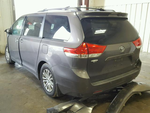 5TDYK3DC1CS271492 - 2012 TOYOTA SIENNA XLE GRAY photo 3