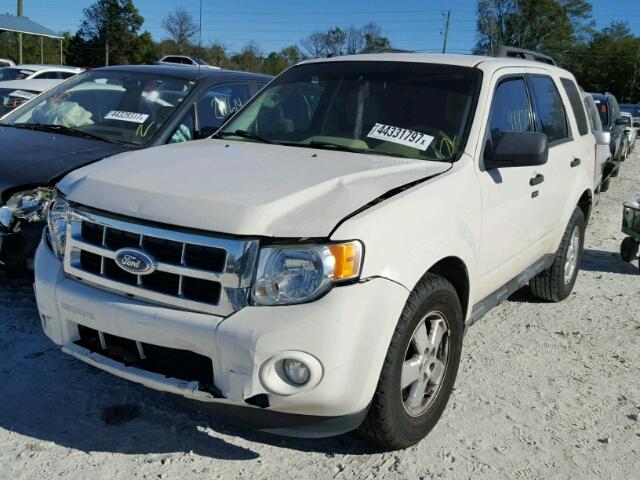 1FMCU0D74BKB85374 - 2011 FORD ESCAPE XLT WHITE photo 2