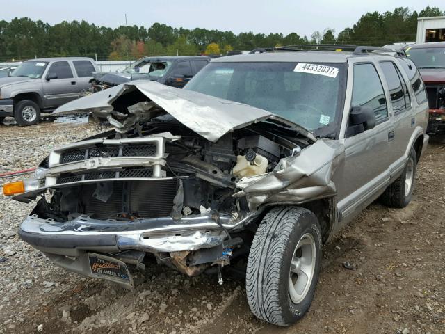 1GNCS13W6Y2352648 - 2000 CHEVROLET BLAZER TAN photo 2